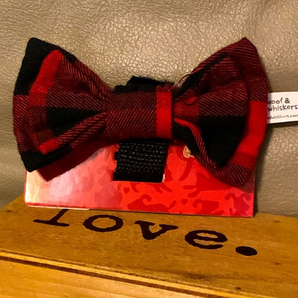 Woof & Whiskers pet bow tie Red flannel Velcro NWT - Picture 2 of 14